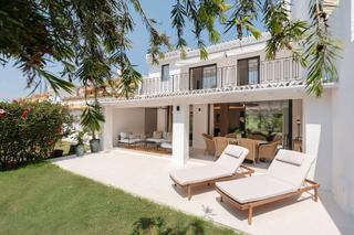 Maison jumelée à Calle los granados 18. Tu paraíso en nueva andalucía: lujo, familia y la inversión de t