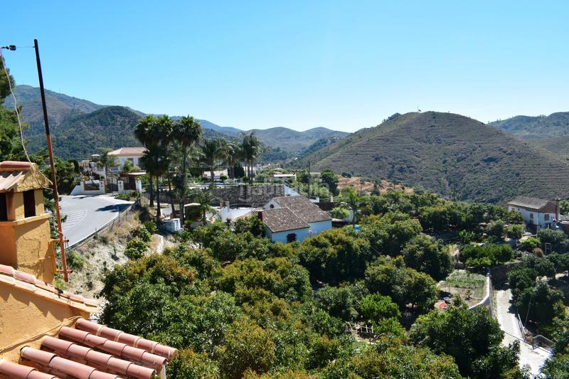 Foto 3007bd9d-31c8-4011-82b5-b117b303b898. Chalet en calle jollanias 2 descubra el encanto y potencial de una propiedad única a minutos de marbella en Ojén