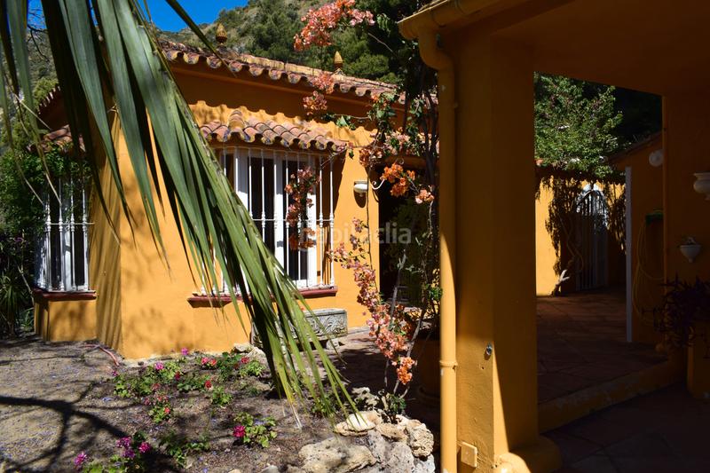 Foto c9ed4877-9f24-4699-a0d9-bc83bd222fcc. Chalet en calle jollanias 2 descubra el encanto y potencial de una propiedad única a minutos de marbella en Ojén