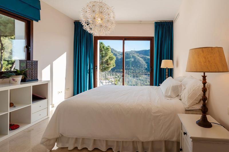 Foto 608ee3cc-0e14-4a21-b79a-3ef3e0b803c8. Chalet en urbanizacion montemayor alto 1 descubra el lujo y la serenidad en monte mayor, : su villa de ensueño con vistas panorámicas en Benahavís