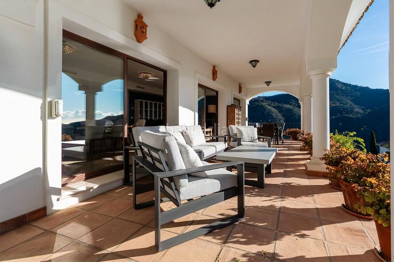 Foto 6a6d24fa-d110-46f2-b7a7-e6a02f68a299. Chalet en urbanizacion montemayor alto 1 descubra el lujo y la serenidad en monte mayor, : su villa de ensueño con vistas panorámicas en Benahavís