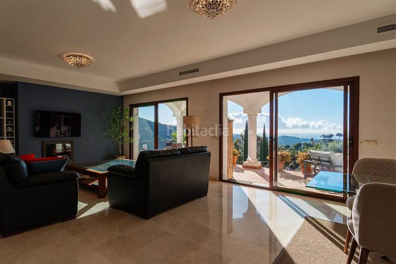 Foto 6e90265d-db1e-44bf-8407-38a54a715eb0. Chalet en urbanizacion montemayor alto 1 descubra el lujo y la serenidad en monte mayor, : su villa de ensueño con vistas panorámicas en Benahavís