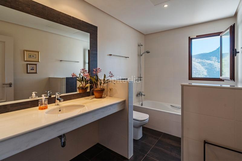 Foto 6f68f1a2-7c32-42af-8b6b-4f982076dd4d. Chalet en urbanizacion montemayor alto 1 descubra el lujo y la serenidad en monte mayor, : su villa de ensueño con vistas panorámicas en Benahavís