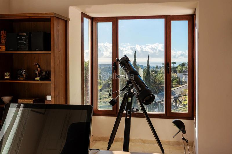 Foto 96999619-d14c-42ea-99f1-c5b0704447e0. Chalet en urbanizacion montemayor alto 1 descubra el lujo y la serenidad en monte mayor, : su villa de ensueño con vistas panorámicas en Benahavís