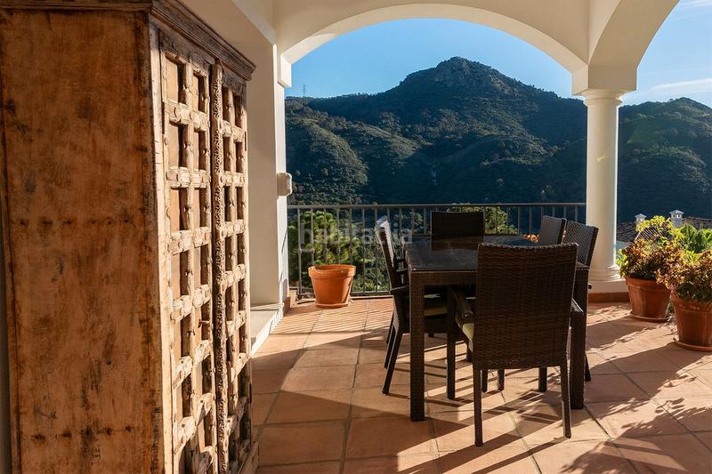 Foto b12073b9-308a-4045-82a3-099d614e205e. Chalet en urbanizacion montemayor alto 1 descubra el lujo y la serenidad en monte mayor, : su villa de ensueño con vistas panorámicas en Benahavís
