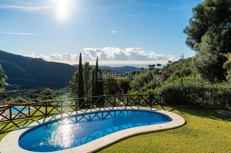 Foto cc586713-4a9e-4da9-ba40-5f25b12a1e97. Chalet en urbanizacion montemayor alto 1 descubra el lujo y la serenidad en monte mayor, : su villa de ensueño con vistas panorámicas en Benahavís