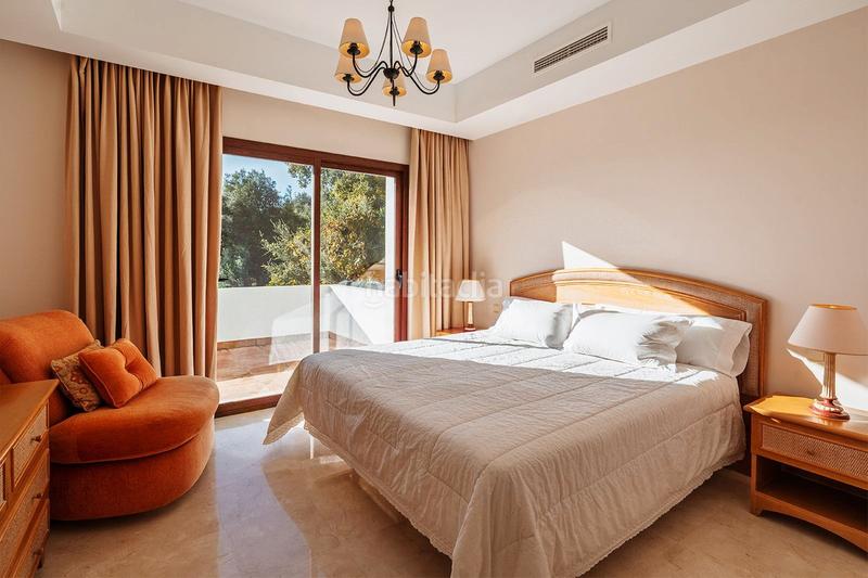 Foto d755fbf4-cad3-4d85-ba9f-6c2561933b3e. Chalet en urbanizacion montemayor alto 1 descubra el lujo y la serenidad en monte mayor, : su villa de ensueño con vistas panorámicas en Benahavís