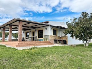 Xalet a Huerta Nueva. Descubra un oasis de serenidad: villa con vistas inigualables en