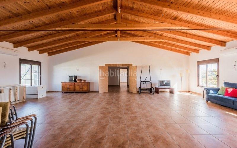 Foto a483e17e-7aa7-48a5-8a88-479a779a2336. Xalet amb xemeneia aparcament a Huerta Nueva Estepona