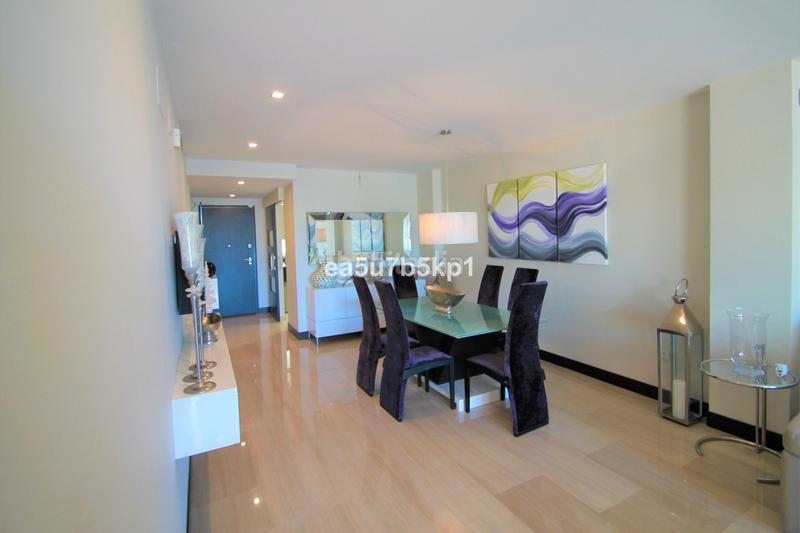 Foto 0604e07e-4c42-4e87-9fc9-8ef079cd651e. Apartamento descubra el lujo y la tranquilidad en la heredia: su exclusivo hogar en Benahavís