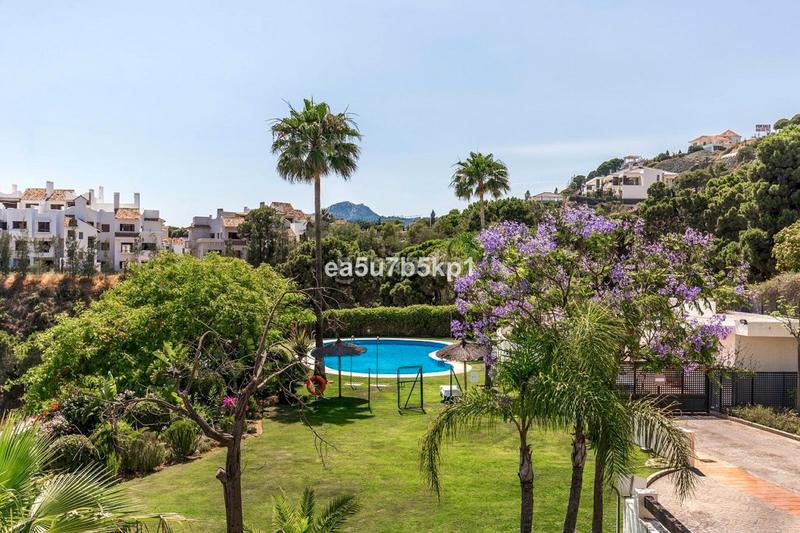 Foto 8af8bbe6-4415-470d-841a-1a7a0a894c29. Apartamento descubra el lujo y la tranquilidad en la heredia: su exclusivo hogar en Benahavís
