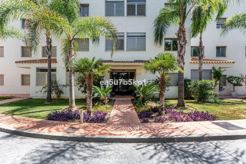 Foto 8f20ff63-09b4-4711-aaa7-f81422c80c58. Apartamento descubra el lujo y la tranquilidad en la heredia: su exclusivo hogar en Benahavís