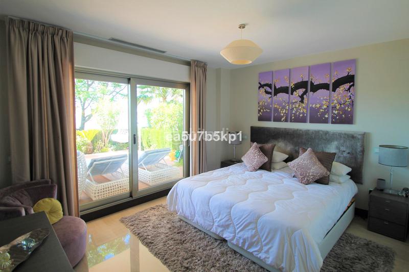 Foto 99b91a39-37ae-414b-a00a-25d43f0a4147. Apartamento descubra el lujo y la tranquilidad en la heredia: su exclusivo hogar en Benahavís
