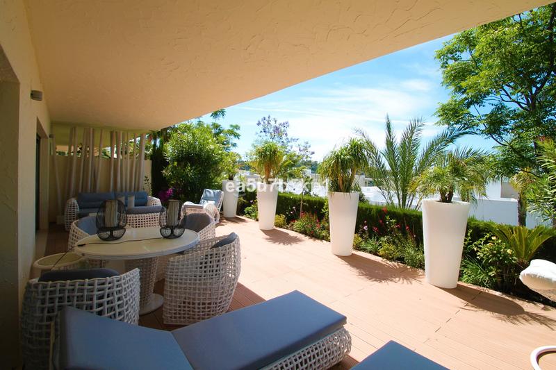 Foto dc5f0228-2ac2-41a7-8fa2-e6ef0cd69972. Apartamento descubra el lujo y la tranquilidad en la heredia: su exclusivo hogar en Benahavís