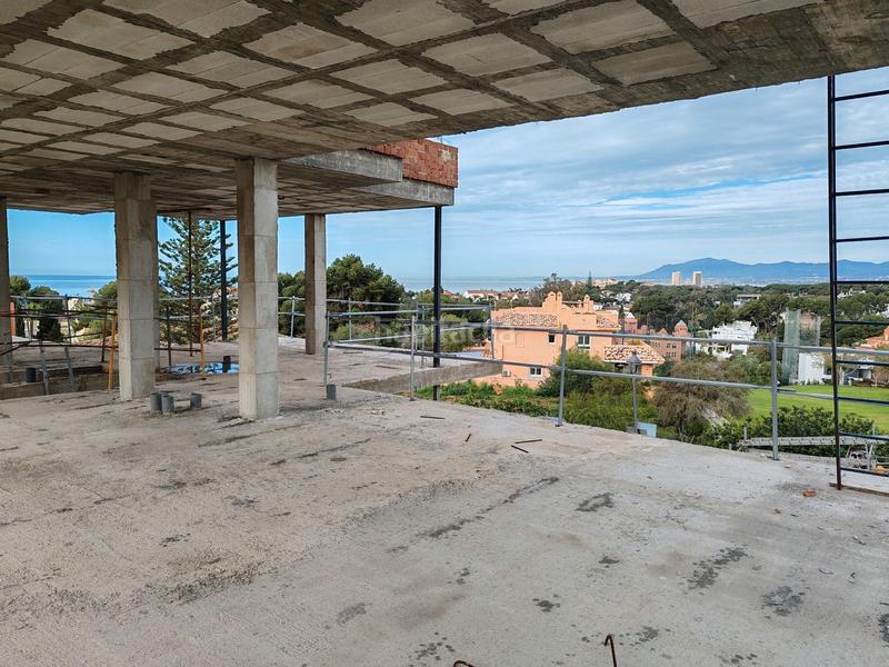 Foto 215267bc-56f8-4058-8dfc-37f1a8fd0e7f. Casa pareada en diseminado poligono 15 1 descubra el lujo y la exclusividad en cabopino: su villa de ensueño en la costa del sol en Marbella