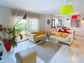 Xalet a Urbanización el rosario 315. Su nueva vida de lujo en la costa del sol: una villa con encanto