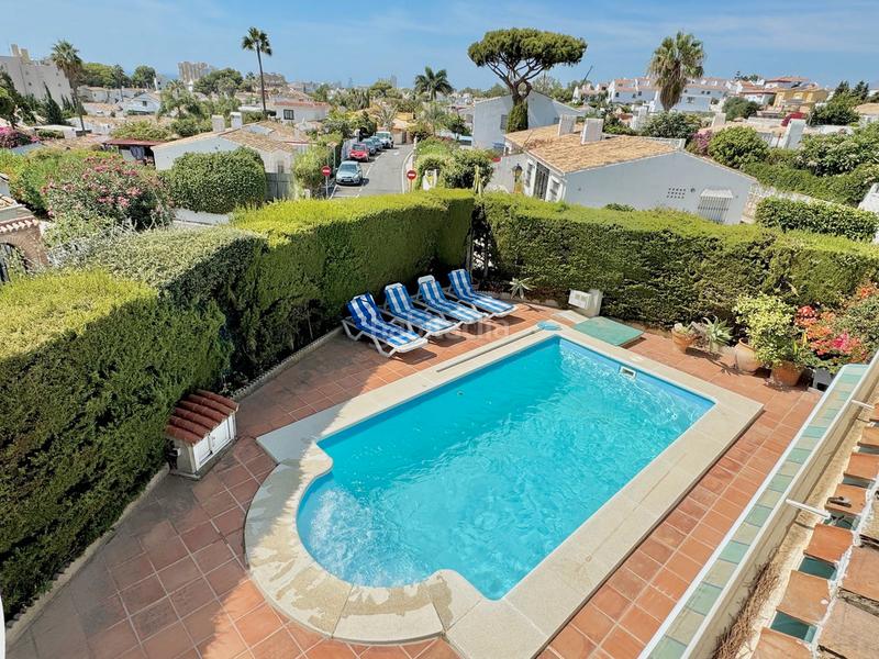 Foto 4b61b26c-2656-48b2-b32f-ab621dcc116a. Chalet en calle almeria 327g descubra el encanto y la inversión en la costa del sol: su villa en un entorno privilegiado en Mijas