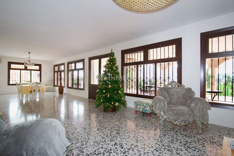 Foto 69d22042-76d3-4595-9aa0-a952831cdef7. Chalet en terreno sup.r.8 268 su refugio de paz y lujo en la costa del sol: una oportunidad única para familias en Coín