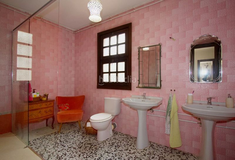 Foto 7501c603-28f9-42bd-864a-5f0a0b4c9b98. Chalet en terreno sup.r.8 268 su refugio de paz y lujo en la costa del sol: una oportunidad única para familias en Coín