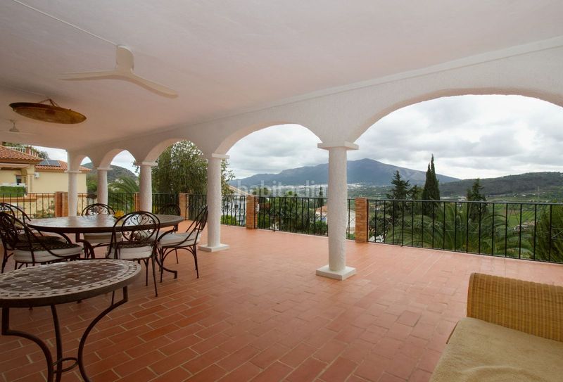 Foto bdd6fb65-388c-4b5d-bb83-7824af276131. Chalet en terreno sup.r.8 268 su refugio de paz y lujo en la costa del sol: una oportunidad única para familias en Coín