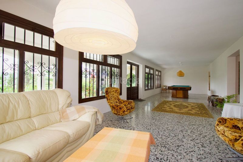Foto e1ed10ff-4663-4ea3-8273-b92cf7632d46. Chalet en terreno sup.r.8 268 su refugio de paz y lujo en la costa del sol: una oportunidad única para familias en Coín