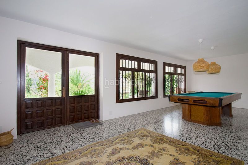 Foto f4ae2bd1-ead9-41d9-ba95-2f061f93b042. Chalet en terreno sup.r.8 268 su refugio de paz y lujo en la costa del sol: una oportunidad única para familias en Coín
