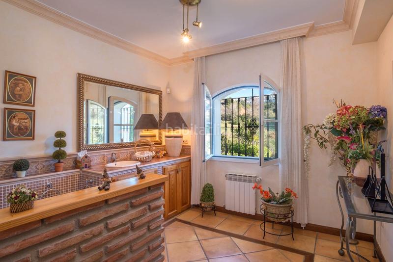 Foto 10ebfea1-bd3a-4e03-8705-640a5a0552a2. Xalet a urbanizacion los altos de los monteros 15 a Marbella