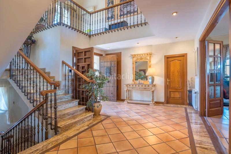 Foto 33ca2d7f-cb73-413a-af8d-fe121fa1f9e7. Xalet a urbanizacion los altos de los monteros 15 a Marbella