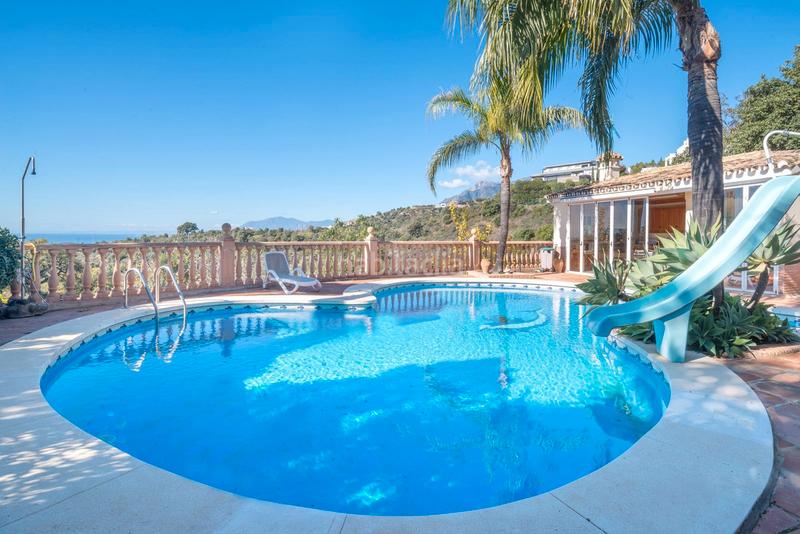 Foto d0dd9d73-ddcd-4ae1-b658-d79a8b912502. Xalet a urbanizacion los altos de los monteros 15 a Marbella