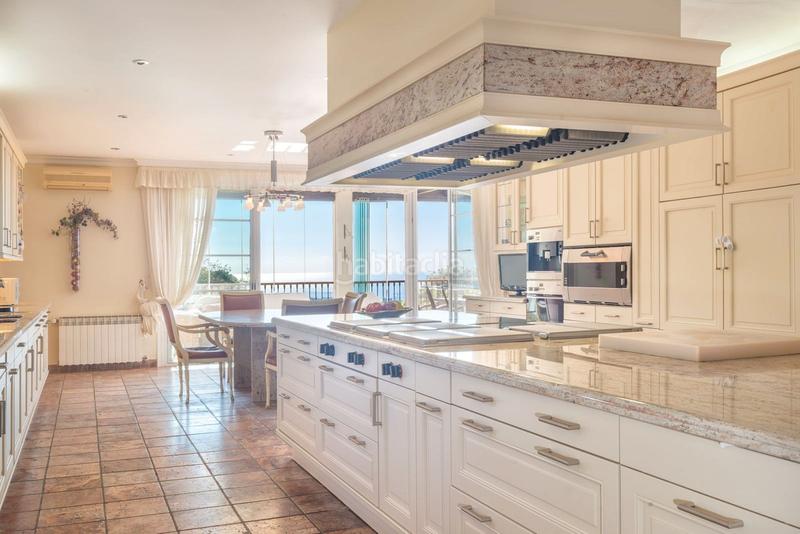 Foto d8bbdd69-a0f8-4159-af64-6b9d10e1ef03. Xalet a urbanizacion los altos de los monteros 15 a Marbella