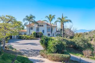 Chalet in Urbanizacion los altos de los monteros 15. Villa exclusiva en marbella: lujo y tradición andaluza