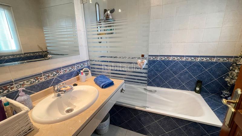 Foto 9f34979d-5c3b-4ca1-9921-5df61bf87d1a. Chalet dans calle reyes católicos 7 dans Coín