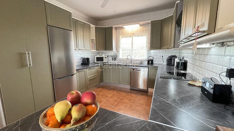 Foto d46f7056-ca99-4f91-8932-db33039e6bc2. Chalet dans calle reyes católicos 7 dans Coín