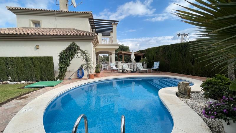 Foto dcfd3f06-2f0f-46bb-933a-a9023e32d41b. Chalet dans calle reyes católicos 7 dans Coín