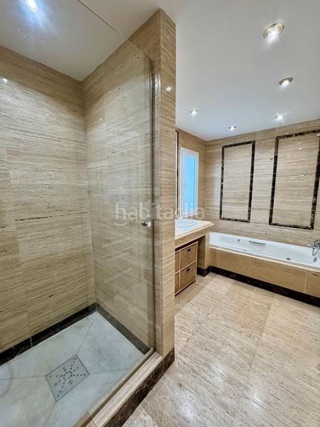 Foto 5dc2a1b9-997a-4a32-87d4-b24b3b5af08c. Alquiler apartamento elegancia y confort en Las Lomas de Río Verde Marbella