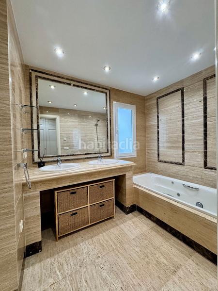 Foto dbf6a11f-c319-46b2-80db-44a8153fd376. Alquiler apartamento elegancia y confort en Las Lomas de Río Verde Marbella