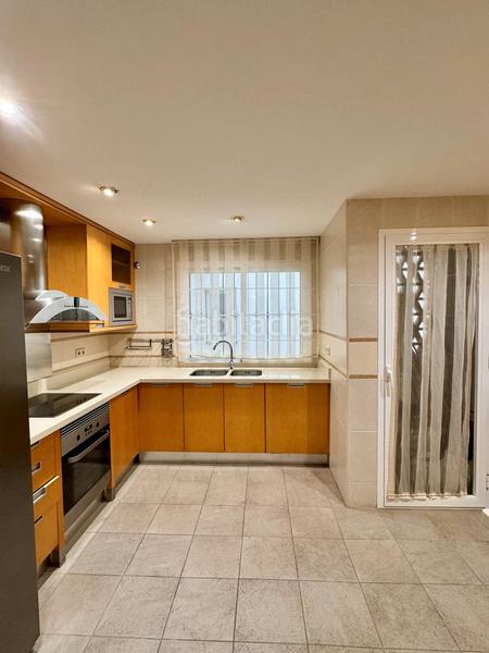 Foto 205365f0-0a09-4a6d-8afc-55cc6fdd686c. Location appartement avec parking piscine dans Las Lomas de Río Verde Marbella