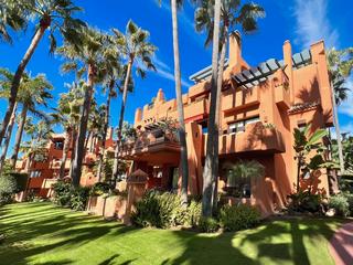Rent Penthouse in Avenida del prado 287. Descubra el lujo y la exclusividad en la alzambra hill club, nue