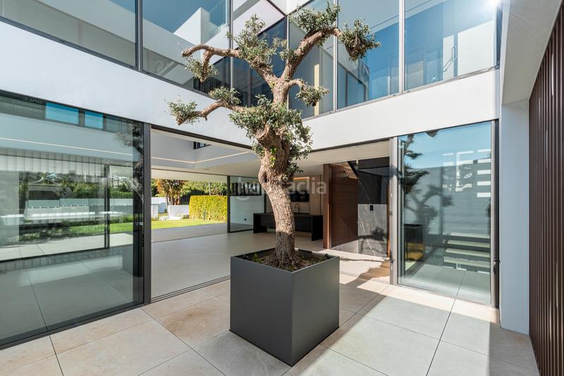 Foto 3d79f863-2681-4226-b32f-99514cc1f35b. Maison jumelée avec parking piscine dans La Carolina - Guadalpín Marbella