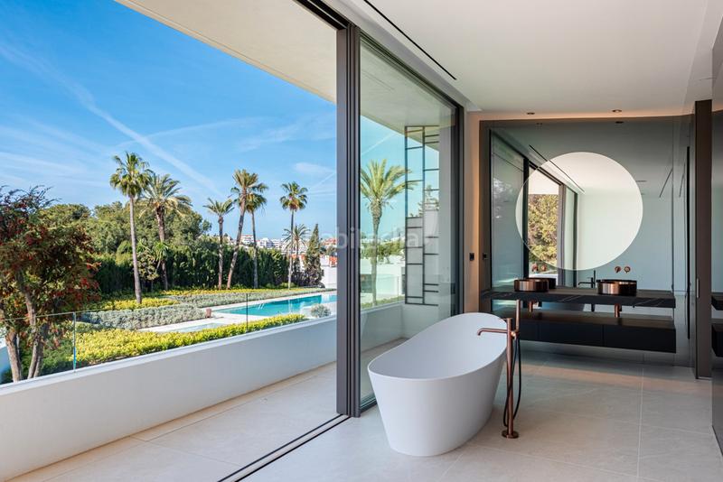 Foto 72ec6dc6-8a30-400d-982e-42b24ba7a23c. Maison jumelée avec parking piscine dans La Carolina - Guadalpín Marbella