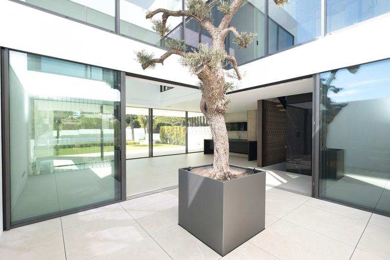 Foto d92d95e2-de4e-4150-8c49-95d638f3ee39. Maison jumelée avec parking piscine dans La Carolina - Guadalpín Marbella