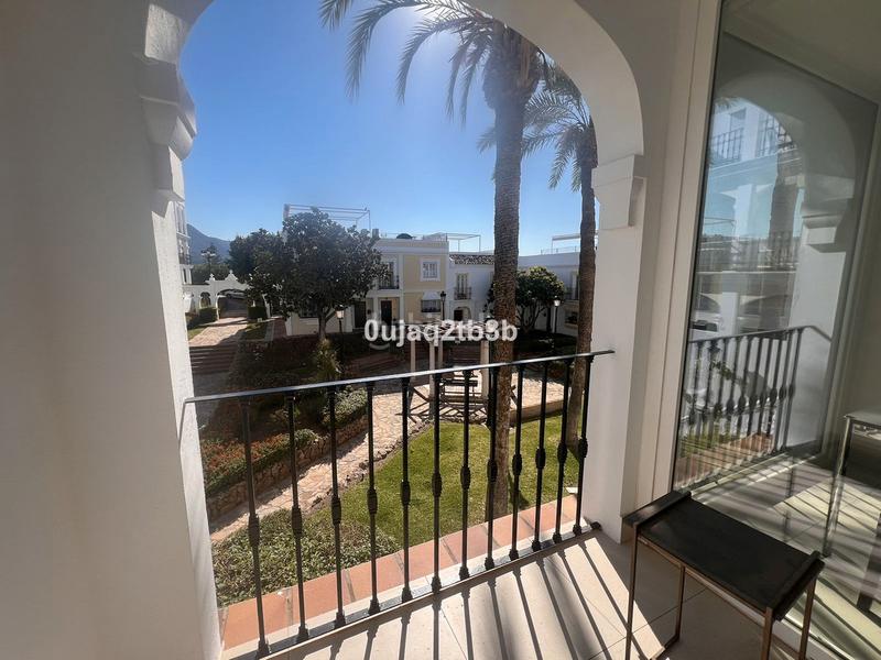 Foto 020d7641-47bd-423d-91a2-879de5c52679. Maison jumelée avec piscine dans bahía de Marbella Marbella