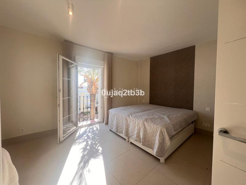 Foto 024dbb7c-b7b1-41a6-b84d-4d73b3615b2f. Maison jumelée avec piscine dans bahía de Marbella Marbella