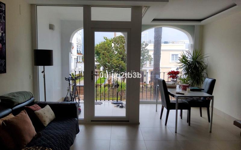 Foto 4b36a5d3-685b-4198-b3d4-9ff1d4deafe7. Maison jumelée avec piscine dans bahía de Marbella Marbella