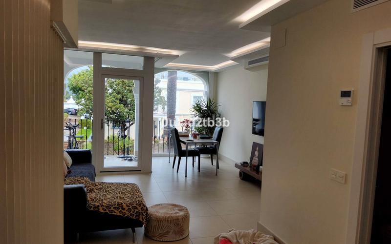 Foto 8c6f63cf-a83f-43f7-8c7f-5f97c8509690. Maison jumelée avec piscine dans bahía de Marbella Marbella