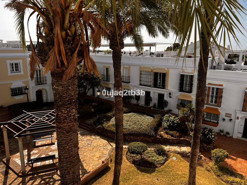 Foto a785d6ba-bc95-4635-9fd9-d45d34cc0121. Maison jumelée avec piscine dans bahía de Marbella Marbella