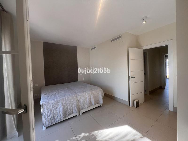 Foto b58bfa07-dbb4-42c2-804f-a72d6072eacb. Maison jumelée avec piscine dans bahía de Marbella Marbella