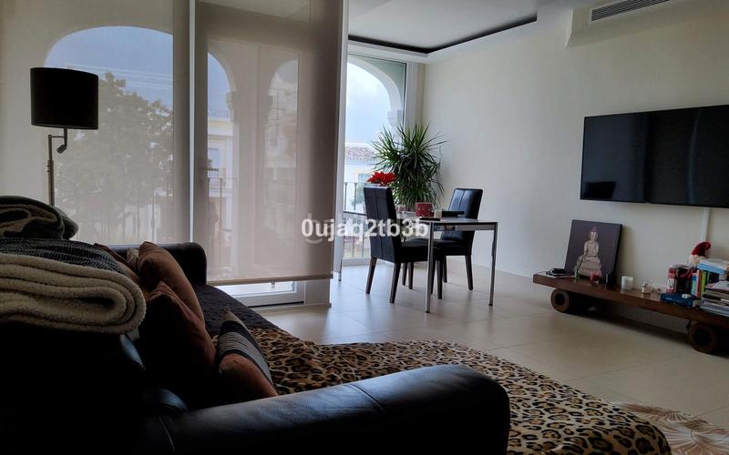 Foto c1d1dfa4-ddd1-4c97-b1d3-56d9528f2408. Maison jumelée avec piscine dans bahía de Marbella Marbella