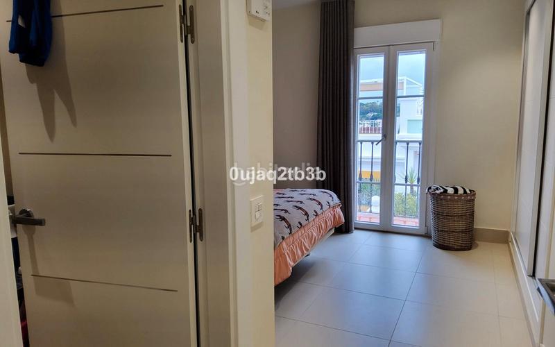 Foto efca7d6f-e26f-4916-a2df-50e5c6ad703c. Maison jumelée avec piscine dans bahía de Marbella Marbella