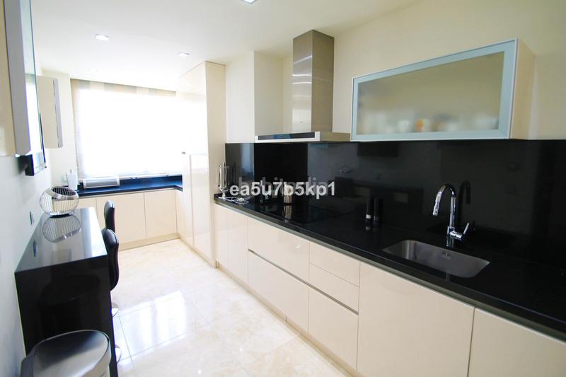 Foto 6b6d932c-1766-422c-8611-be907c837a6e. Apartament a calle del almendro 6 a Benahavís pueblo Benahavís